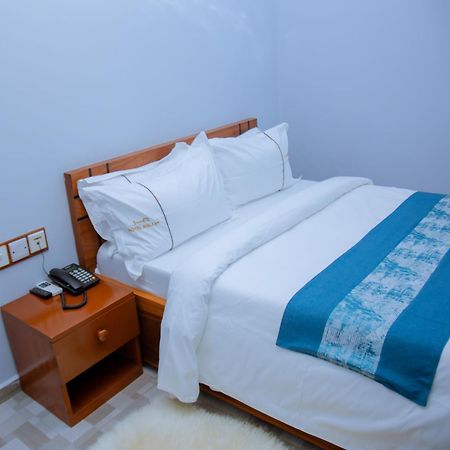 Hotel Rolax 다르에스살람 외부 사진